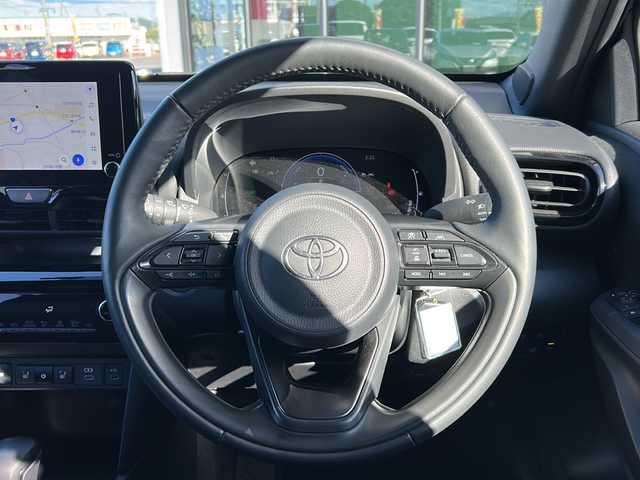 トヨタ ヤリスクロス ハイブリッド Z 岐阜県 2024(令6)年 0.5万km ブラックマイカ 登録時走行距離：4723km/ワンオーナー/純正ディスプレイオーディオ/バックモニター/Bluetooth・フルセグテレビ/レーダークルーズコントロール/レーンキープアシスト/前後コーナーセンサー/パワーシート/ハーフレザーシート/シートヒーター/ステアリングヒーター/ビルトインETC/前後ドライブレコーダー/オートライト/オートマチックハイビーム/プッシュスタート/スマートキー/純正18インチアルミホイール/保証書/取扱説明書