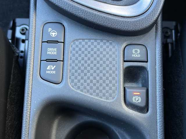 トヨタ ヤリスクロス ハイブリッド Z 岐阜県 2024(令6)年 0.5万km ブラックマイカ 登録時走行距離：4723km/ワンオーナー/純正ディスプレイオーディオ/バックモニター/Bluetooth・フルセグテレビ/レーダークルーズコントロール/レーンキープアシスト/前後コーナーセンサー/パワーシート/ハーフレザーシート/シートヒーター/ステアリングヒーター/ビルトインETC/前後ドライブレコーダー/オートライト/オートマチックハイビーム/プッシュスタート/スマートキー/純正18インチアルミホイール/保証書/取扱説明書