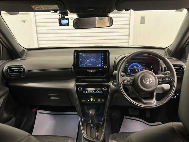 トヨタ ヤリスクロス ハイブリッド Z 熊本県 2024(令6)年 0.5万km ブラックマイカ 登録時走行距離：4723km/ワンオーナー/純正ディスプレイオーディオ/・Bluetooth/・フルセグテレビ/バックモニター/ビルトインETC/トヨタセーフティセンス/・レーダークルーズコントロール/・レーンキープアシスト/・前後コーナーセンサー/・オートマチックハイビーム/パワーシート/シートヒーター/ステアリングヒーター/前後ドライブレコーダー/プッシュスタート/スマートキー/純正18インチアルミホイール/保証書/取扱説明書