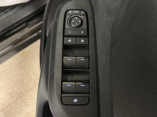 トヨタ ヤリスクロス ハイブリッド Z 熊本県 2024(令6)年 0.5万km ブラックマイカ 登録時走行距離：4723km/ワンオーナー/純正ディスプレイオーディオ/・Bluetooth/・フルセグテレビ/バックモニター/ビルトインETC/トヨタセーフティセンス/・レーダークルーズコントロール/・レーンキープアシスト/・前後コーナーセンサー/・オートマチックハイビーム/パワーシート/シートヒーター/ステアリングヒーター/前後ドライブレコーダー/プッシュスタート/スマートキー/純正18インチアルミホイール/保証書/取扱説明書