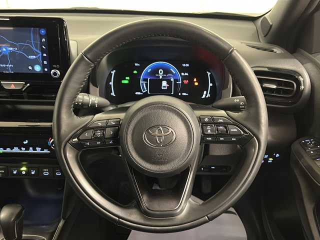 トヨタ ヤリスクロス ハイブリッド Z 熊本県 2024(令6)年 0.5万km ブラックマイカ 登録時走行距離：4723km/ワンオーナー/純正ディスプレイオーディオ/・Bluetooth/・フルセグテレビ/バックモニター/ビルトインETC/トヨタセーフティセンス/・レーダークルーズコントロール/・レーンキープアシスト/・前後コーナーセンサー/・オートマチックハイビーム/パワーシート/シートヒーター/ステアリングヒーター/前後ドライブレコーダー/プッシュスタート/スマートキー/純正18インチアルミホイール/保証書/取扱説明書