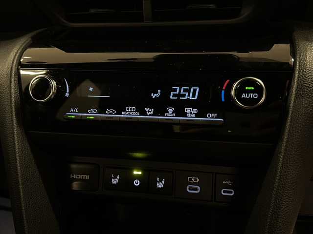 トヨタ ヤリスクロス ハイブリッド Z 熊本県 2024(令6)年 0.5万km ブラックマイカ 登録時走行距離：4723km/ワンオーナー/純正ディスプレイオーディオ/・Bluetooth/・フルセグテレビ/バックモニター/ビルトインETC/トヨタセーフティセンス/・レーダークルーズコントロール/・レーンキープアシスト/・前後コーナーセンサー/・オートマチックハイビーム/パワーシート/シートヒーター/ステアリングヒーター/前後ドライブレコーダー/プッシュスタート/スマートキー/純正18インチアルミホイール/保証書/取扱説明書