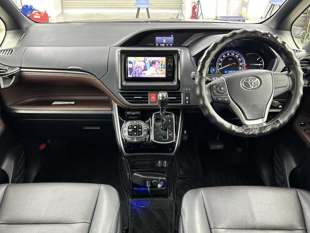 トヨタ エスクァイア Gi 福島県 2015(平27)年 6.5万km スパークリングブラックパールクリスタルシャイン /禁煙車//純正11インチフリップダウンモニター/【V11T-R62C】//クルーズコントロール//純正7インチナビ/・BT.CD.DVD.SD/・フルセグTV//バックカメラ//両側パワースライドドア//ビルトインETC//ドライブレコーダー（FR）//合皮シート/・前席シートヒーター//ステアリングスイッチ//プッシュスタート//スマートキー//LEDヘッドライト//フォグライト//純正15インチAW//夏タイヤ積み込み/【社外AW（195/65/15）】//純正ドアバイザー//社外フロアマット