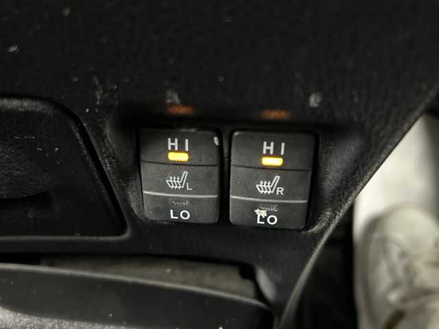 トヨタ エスクァイア Gi 福島県 2015(平27)年 6.5万km スパークリングブラックパールクリスタルシャイン /禁煙車//純正11インチフリップダウンモニター/【V11T-R62C】//クルーズコントロール//純正7インチナビ/・BT.CD.DVD.SD/・フルセグTV//バックカメラ//両側パワースライドドア//ビルトインETC//ドライブレコーダー（FR）//合皮シート/・前席シートヒーター//ステアリングスイッチ//プッシュスタート//スマートキー//LEDヘッドライト//フォグライト//純正15インチAW//夏タイヤ積み込み/【社外AW（195/65/15）】//純正ドアバイザー//社外フロアマット