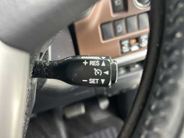 トヨタ エスクァイア Gi 福島県 2015(平27)年 6.5万km スパークリングブラックパールクリスタルシャイン /禁煙車//純正11インチフリップダウンモニター/【V11T-R62C】//クルーズコントロール//純正7インチナビ/・BT.CD.DVD.SD/・フルセグTV//バックカメラ//両側パワースライドドア//ビルトインETC//ドライブレコーダー（FR）//合皮シート/・前席シートヒーター//ステアリングスイッチ//プッシュスタート//スマートキー//LEDヘッドライト//フォグライト//純正15インチAW//夏タイヤ積み込み/【社外AW（195/65/15）】//純正ドアバイザー//社外フロアマット