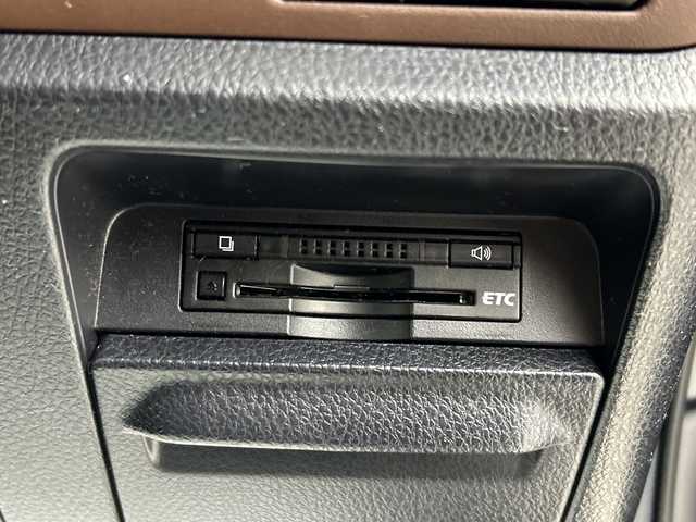 トヨタ エスクァイア Gi 福島県 2015(平27)年 6.5万km スパークリングブラックパールクリスタルシャイン /禁煙車//純正11インチフリップダウンモニター/【V11T-R62C】//クルーズコントロール//純正7インチナビ/・BT.CD.DVD.SD/・フルセグTV//バックカメラ//両側パワースライドドア//ビルトインETC//ドライブレコーダー（FR）//合皮シート/・前席シートヒーター//ステアリングスイッチ//プッシュスタート//スマートキー//LEDヘッドライト//フォグライト//純正15インチAW//夏タイヤ積み込み/【社外AW（195/65/15）】//純正ドアバイザー//社外フロアマット