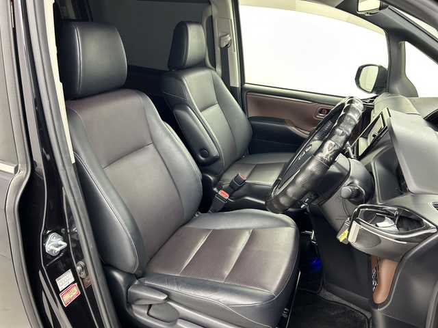 トヨタ エスクァイア Gi 福島県 2015(平27)年 6.5万km スパークリングブラックパールクリスタルシャイン /禁煙車//純正11インチフリップダウンモニター/【V11T-R62C】//クルーズコントロール//純正7インチナビ/・BT.CD.DVD.SD/・フルセグTV//バックカメラ//両側パワースライドドア//ビルトインETC//ドライブレコーダー（FR）//合皮シート/・前席シートヒーター//ステアリングスイッチ//プッシュスタート//スマートキー//LEDヘッドライト//フォグライト//純正15インチAW//夏タイヤ積み込み/【社外AW（195/65/15）】//純正ドアバイザー//社外フロアマット