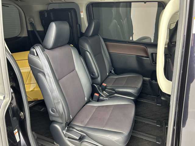 トヨタ エスクァイア Gi 福島県 2015(平27)年 6.5万km スパークリングブラックパールクリスタルシャイン /禁煙車//純正11インチフリップダウンモニター/【V11T-R62C】//クルーズコントロール//純正7インチナビ/・BT.CD.DVD.SD/・フルセグTV//バックカメラ//両側パワースライドドア//ビルトインETC//ドライブレコーダー（FR）//合皮シート/・前席シートヒーター//ステアリングスイッチ//プッシュスタート//スマートキー//LEDヘッドライト//フォグライト//純正15インチAW//夏タイヤ積み込み/【社外AW（195/65/15）】//純正ドアバイザー//社外フロアマット