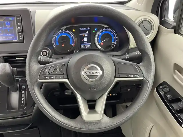 日産 デイズ X 道央・札幌 2022(令4)年 3.1万km スターリングシルバーM ・4WD/・純正７インチナビ/　（フルセグ/BT/CD/DVD)/・アラウンドビューモニター/・エマージェンシーブレーキ/・オートライト/・レーンキープアシスト/・運転席/助手席シートヒーター/・ステアリングスイッチ/・コーナーセンサー/・ＥＴＣ