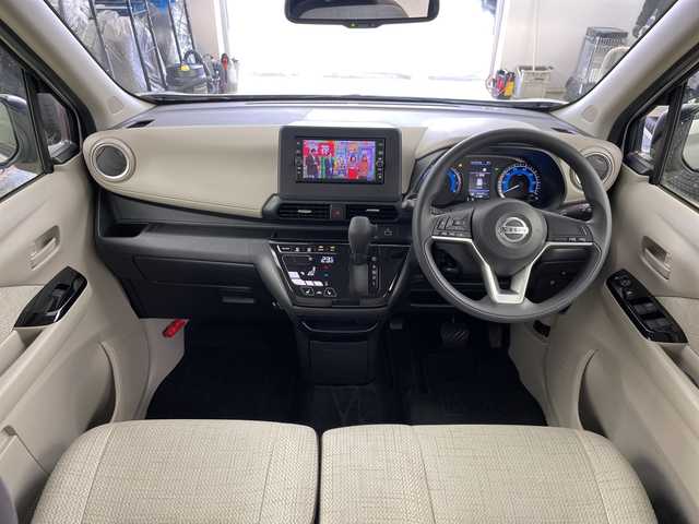 日産 デイズ X 道央・札幌 2022(令4)年 3.1万km スターリングシルバーM ・4WD/・純正７インチナビ/　（フルセグ/BT/CD/DVD)/・アラウンドビューモニター/・エマージェンシーブレーキ/・オートライト/・レーンキープアシスト/・運転席/助手席シートヒーター/・ステアリングスイッチ/・コーナーセンサー/・ＥＴＣ