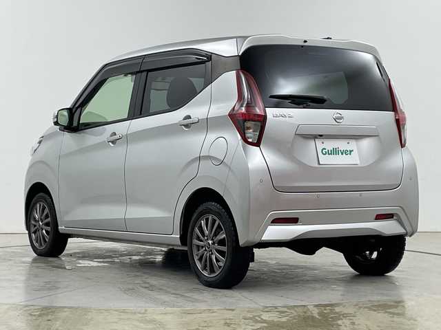 日産 デイズ X 道央・札幌 2022(令4)年 3.1万km スターリングシルバーM ・4WD/・純正７インチナビ/　（フルセグ/BT/CD/DVD)/・アラウンドビューモニター/・エマージェンシーブレーキ/・オートライト/・レーンキープアシスト/・運転席/助手席シートヒーター/・ステアリングスイッチ/・コーナーセンサー/・ＥＴＣ