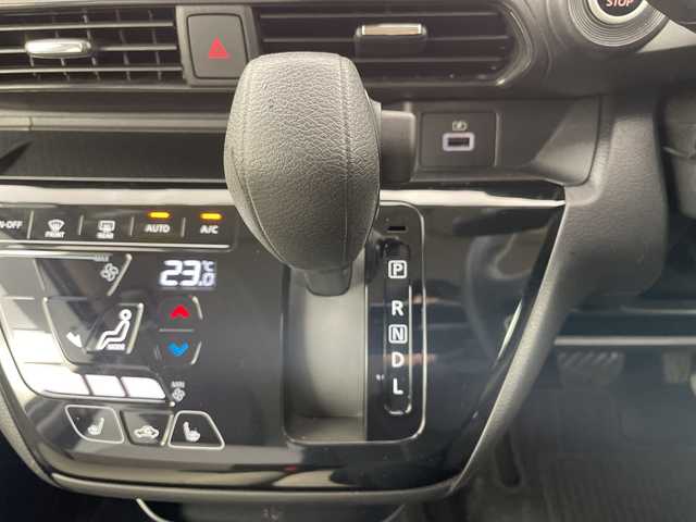 日産 デイズ X 道央・札幌 2022(令4)年 3.1万km スターリングシルバーM ・4WD/・純正７インチナビ/　（フルセグ/BT/CD/DVD)/・アラウンドビューモニター/・エマージェンシーブレーキ/・オートライト/・レーンキープアシスト/・運転席/助手席シートヒーター/・ステアリングスイッチ/・コーナーセンサー/・ＥＴＣ