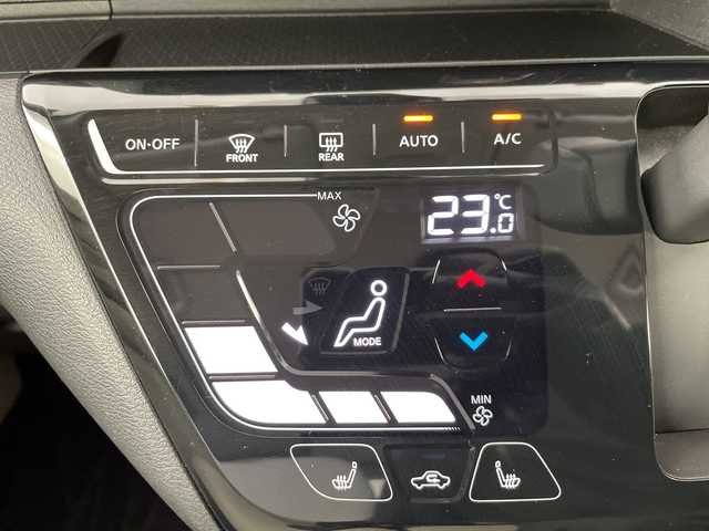 日産 デイズ X 道央・札幌 2022(令4)年 3.1万km スターリングシルバーM ・4WD/・純正７インチナビ/　（フルセグ/BT/CD/DVD)/・アラウンドビューモニター/・エマージェンシーブレーキ/・オートライト/・レーンキープアシスト/・運転席/助手席シートヒーター/・ステアリングスイッチ/・コーナーセンサー/・ＥＴＣ