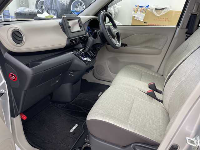 日産 デイズ X 道央・札幌 2022(令4)年 3.1万km スターリングシルバーM ・4WD/・純正７インチナビ/　（フルセグ/BT/CD/DVD)/・アラウンドビューモニター/・エマージェンシーブレーキ/・オートライト/・レーンキープアシスト/・運転席/助手席シートヒーター/・ステアリングスイッチ/・コーナーセンサー/・ＥＴＣ