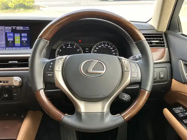 レクサス ＧＳ 350 バージョンL 埼玉県 2012(平24)年 4.6万km ホワイトパールクリスタルシャイン 登録時45105km/茶革シート/　・パワーシート（メモリー機能付）/　・シートヒーター/　・シートエアコン/純正メーカーHDDナビ/　・フルセグTV/　・TVキャンセラー/　・CD/DVD再生/　・Bluetooth接続/　・AUX/USB端子/　・HDDミュージックサーバー/バックカメラ/クリアランスソナー/ドライブレコーダー/パワーバックドア/ビルトインETC/スマートキー×2/プッシュスタートボタン/クルーズコントロール/オートサンシェード/ウッドコンビハンドル/電子パーキングブレーキ/パドルシフト/ナノイー内蔵オートエアコン/HIDヘッドライト/フォグライト/純正18インチAW/保証書/取扱説明書/ナビ取扱説明書/整備記録簿（H25.H26.H29.R3.R5.R7）