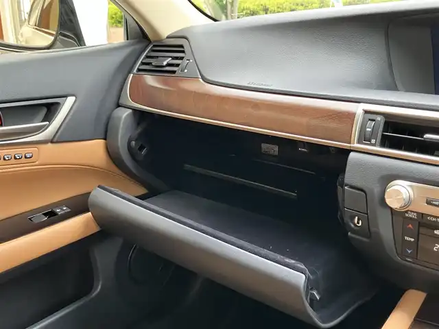 レクサス ＧＳ 350 バージョンL 埼玉県 2012(平24)年 4.6万km ホワイトパールクリスタルシャイン 登録時45105km/茶革シート/　・パワーシート（メモリー機能付）/　・シートヒーター/　・シートエアコン/純正メーカーHDDナビ/　・フルセグTV/　・TVキャンセラー/　・CD/DVD再生/　・Bluetooth接続/　・AUX/USB端子/　・HDDミュージックサーバー/バックカメラ/クリアランスソナー/ドライブレコーダー/パワーバックドア/ビルトインETC/スマートキー×2/プッシュスタートボタン/クルーズコントロール/オートサンシェード/ウッドコンビハンドル/電子パーキングブレーキ/パドルシフト/ナノイー内蔵オートエアコン/HIDヘッドライト/フォグライト/純正18インチAW/保証書/取扱説明書/ナビ取扱説明書/整備記録簿（H25.H26.H29.R3.R5.R7）