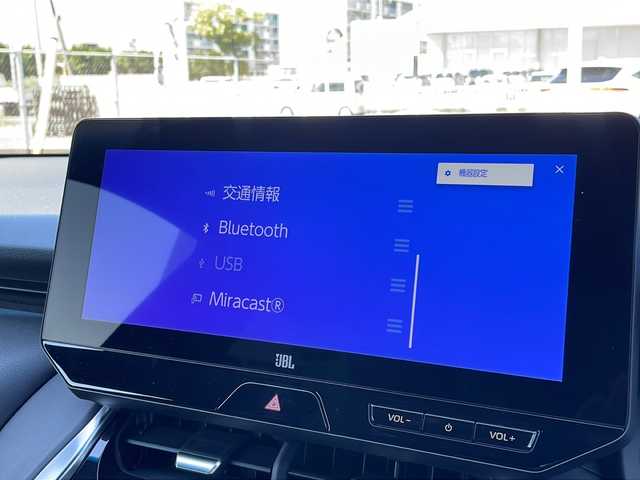 トヨタ ハリアー ハイブリッド Z 山口県 2025(令7)年 0.3万km プラチナホワイトパールマイカ 純正12.3インチディスプレイオーディオ/・コネクティッドナビ/・フルセグテレビ/・Bluetooth機能/・AM/FMラジオ/・Miracast/・USB入力端子/・交通情報/・ハンズフリー機能/バックカメラ/デジタルインナーミラー/運転席パワーシート/パワーバックドア/スマートキー×２/プッシュスタート/ ETC2.0/ドライブレコーダー/Toyota Safty Sense/・プリクラッシュセーフティ/・レーントレーシングアシスト/・レーダークルーズコントロール(全車速追従機能付)/・アダプティブハイビームシステム/・ロードサインアシスト/・ドライバー異常対応システム/・プロアクティブドライビングアシスト/・発進遅れ告知機能/ブラインドスポットモニター/パーキングサポートブレーキ