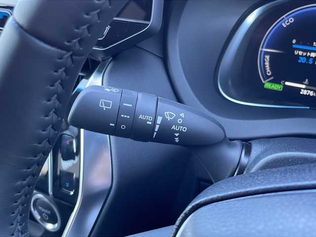 トヨタ ハリアー ハイブリッド Z 山口県 2025(令7)年 0.3万km プラチナホワイトパールマイカ 純正12.3インチディスプレイオーディオ/・コネクティッドナビ/・フルセグテレビ/・Bluetooth機能/・AM/FMラジオ/・Miracast/・USB入力端子/・交通情報/・ハンズフリー機能/バックカメラ/デジタルインナーミラー/運転席パワーシート/パワーバックドア/スマートキー×２/プッシュスタート/ ETC2.0/ドライブレコーダー/Toyota Safty Sense/・プリクラッシュセーフティ/・レーントレーシングアシスト/・レーダークルーズコントロール(全車速追従機能付)/・アダプティブハイビームシステム/・ロードサインアシスト/・ドライバー異常対応システム/・プロアクティブドライビングアシスト/・発進遅れ告知機能/ブラインドスポットモニター/パーキングサポートブレーキ