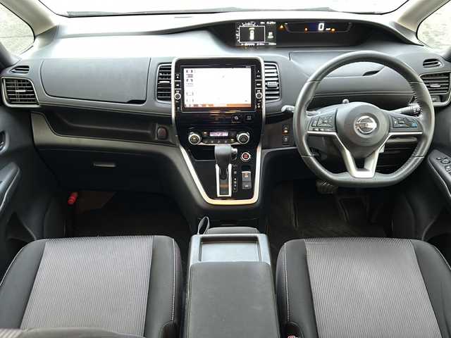 日産 セレナ ハイウェイスター Vセレクション 岐阜県 2017(平29)年 7.8万km ブリリアントホワイトパール 登録時走行距離：77299km/純正9型ナビ（MM320D-L）/フルセグテレビ・Bluetooth ・CD・DVD・HDMI/アラウンドビューモニター/ETC2.0/プロパイロット/レーンキープアシスト/レーダークルーズコントロール/ドライブレコーダー/パーキングアシスト/両側パワースライドドア/後席サンシェード/LEDヘッドライト/オートライト/純正16アルミホイール/プッシュスタート/スマートキー/スペアキー/布系シート/3列シート/ベンチシート/社外フロアマット/電動リアゲート