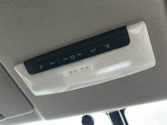 日産 セレナ ハイウェイスター Vセレクション 岐阜県 2017(平29)年 7.8万km ブリリアントホワイトパール 登録時走行距離：77299km/純正9型ナビ（MM320D-L）/フルセグテレビ・Bluetooth ・CD・DVD・HDMI/アラウンドビューモニター/ETC2.0/プロパイロット/レーンキープアシスト/レーダークルーズコントロール/ドライブレコーダー/パーキングアシスト/両側パワースライドドア/後席サンシェード/LEDヘッドライト/オートライト/純正16アルミホイール/プッシュスタート/スマートキー/スペアキー/布系シート/3列シート/ベンチシート/社外フロアマット/電動リアゲート