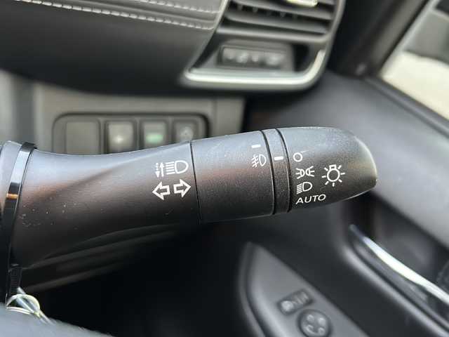 日産 セレナ ハイウェイスター Vセレクション 岐阜県 2017(平29)年 7.8万km ブリリアントホワイトパール 登録時走行距離：77299km/純正9型ナビ（MM320D-L）/フルセグテレビ・Bluetooth ・CD・DVD・HDMI/アラウンドビューモニター/ETC2.0/プロパイロット/レーンキープアシスト/レーダークルーズコントロール/ドライブレコーダー/パーキングアシスト/両側パワースライドドア/後席サンシェード/LEDヘッドライト/オートライト/純正16アルミホイール/プッシュスタート/スマートキー/スペアキー/布系シート/3列シート/ベンチシート/社外フロアマット/電動リアゲート