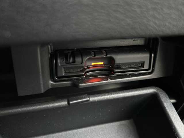 日産 セレナ ハイウェイスター Vセレクション 岐阜県 2017(平29)年 7.8万km ブリリアントホワイトパール 登録時走行距離：77299km/純正9型ナビ（MM320D-L）/フルセグテレビ・Bluetooth ・CD・DVD・HDMI/アラウンドビューモニター/ETC2.0/プロパイロット/レーンキープアシスト/レーダークルーズコントロール/ドライブレコーダー/パーキングアシスト/両側パワースライドドア/後席サンシェード/LEDヘッドライト/オートライト/純正16アルミホイール/プッシュスタート/スマートキー/スペアキー/布系シート/3列シート/ベンチシート/社外フロアマット/電動リアゲート