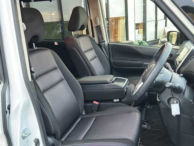 日産 セレナ ハイウェイスター Vセレクション 岐阜県 2017(平29)年 7.8万km ブリリアントホワイトパール 登録時走行距離：77299km/純正9型ナビ（MM320D-L）/フルセグテレビ・Bluetooth ・CD・DVD・HDMI/アラウンドビューモニター/ETC2.0/プロパイロット/レーンキープアシスト/レーダークルーズコントロール/ドライブレコーダー/パーキングアシスト/両側パワースライドドア/後席サンシェード/LEDヘッドライト/オートライト/純正16アルミホイール/プッシュスタート/スマートキー/スペアキー/布系シート/3列シート/ベンチシート/社外フロアマット/電動リアゲート