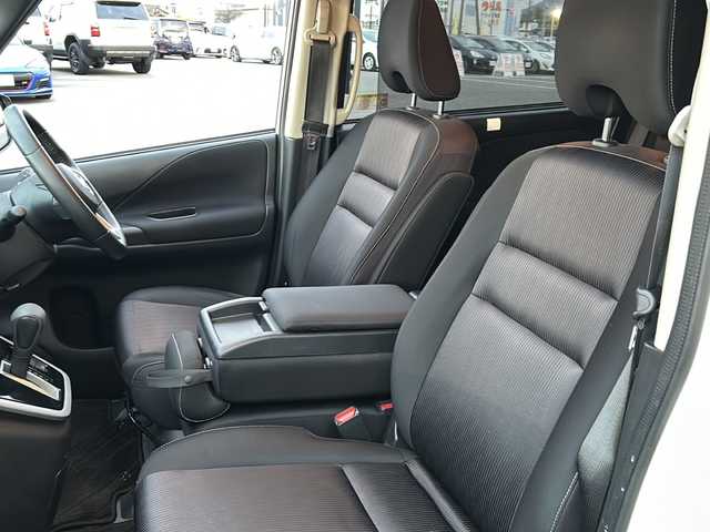 日産 セレナ ハイウェイスター Vセレクション 岐阜県 2017(平29)年 7.8万km ブリリアントホワイトパール 登録時走行距離：77299km/純正9型ナビ（MM320D-L）/フルセグテレビ・Bluetooth ・CD・DVD・HDMI/アラウンドビューモニター/ETC2.0/プロパイロット/レーンキープアシスト/レーダークルーズコントロール/ドライブレコーダー/パーキングアシスト/両側パワースライドドア/後席サンシェード/LEDヘッドライト/オートライト/純正16アルミホイール/プッシュスタート/スマートキー/スペアキー/布系シート/3列シート/ベンチシート/社外フロアマット/電動リアゲート