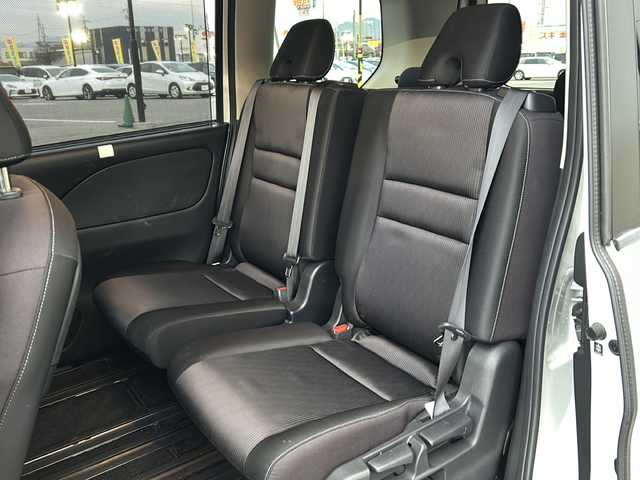 日産 セレナ ハイウェイスター Vセレクション 岐阜県 2017(平29)年 7.8万km ブリリアントホワイトパール 登録時走行距離：77299km/純正9型ナビ（MM320D-L）/フルセグテレビ・Bluetooth ・CD・DVD・HDMI/アラウンドビューモニター/ETC2.0/プロパイロット/レーンキープアシスト/レーダークルーズコントロール/ドライブレコーダー/パーキングアシスト/両側パワースライドドア/後席サンシェード/LEDヘッドライト/オートライト/純正16アルミホイール/プッシュスタート/スマートキー/スペアキー/布系シート/3列シート/ベンチシート/社外フロアマット/電動リアゲート