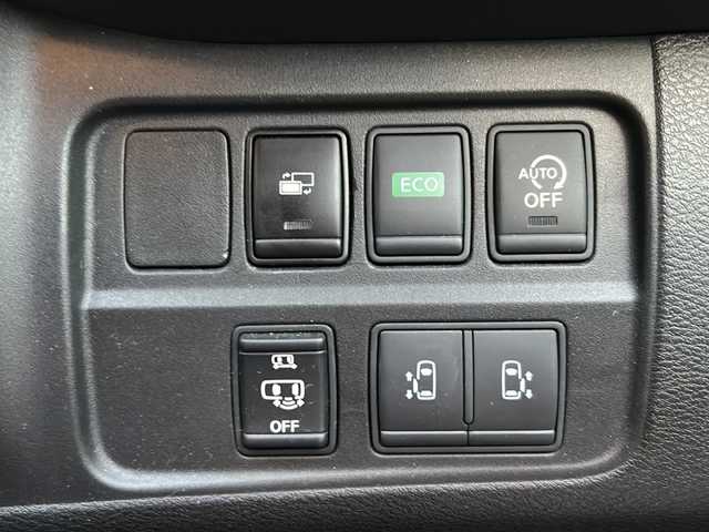 日産 セレナ ハイウェイスター Vセレクション 岐阜県 2017(平29)年 7.8万km ブリリアントホワイトパール 登録時走行距離：77299km/純正9型ナビ（MM320D-L）/フルセグテレビ・Bluetooth ・CD・DVD・HDMI/アラウンドビューモニター/ETC2.0/プロパイロット/レーンキープアシスト/レーダークルーズコントロール/ドライブレコーダー/パーキングアシスト/両側パワースライドドア/後席サンシェード/LEDヘッドライト/オートライト/純正16アルミホイール/プッシュスタート/スマートキー/スペアキー/布系シート/3列シート/ベンチシート/社外フロアマット/電動リアゲート