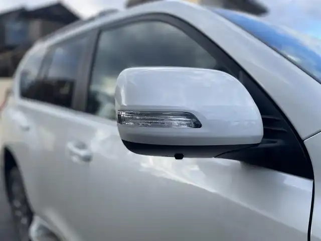 トヨタ ランドクルーザー プラド TX Lパッケージ 千葉県 2022(令4)年 4万km ホワイトパールクリスタルシャイン ワンオーナー/モデリスタフロントエアロ/モデリスタリアエアロ/モデリスタリアスポイラー/モデリスタマフラー/純正19インチアルミホイール/純正9インチナビ/クルーズコントロール/パワーバックドア/プッシュスタート/センターデフロック /ダウンヒルアシスト機能/オートハイビーム/ETC2.0/ヘッドライトウォッシャー/アイドルアップ（寒冷地仕様）/ヒルスタートアシスト/2nd START（雪道・泥道向け）/切替４WD/ドアバイザー/電動格納ミラー/ウィンカーミラー/保証書/取扱説明書、ナビ説明書