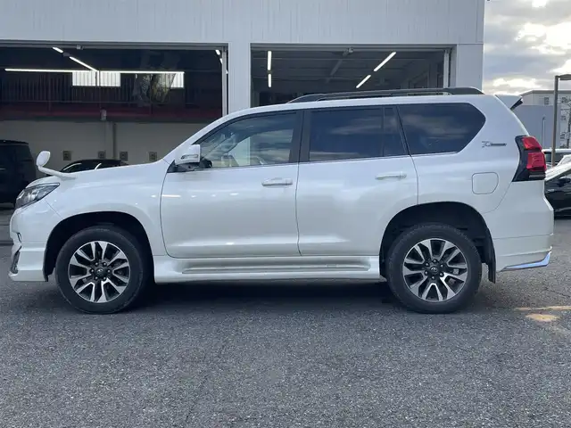 トヨタ ランドクルーザー プラド TX Lパッケージ 千葉県 2022(令4)年 4万km ホワイトパールクリスタルシャイン ワンオーナー/モデリスタフロントエアロ/モデリスタリアエアロ/モデリスタリアスポイラー/モデリスタマフラー/純正19インチアルミホイール/純正9インチナビ/クルーズコントロール/パワーバックドア/プッシュスタート/センターデフロック /ダウンヒルアシスト機能/オートハイビーム/ETC2.0/ヘッドライトウォッシャー/アイドルアップ（寒冷地仕様）/ヒルスタートアシスト/2nd START（雪道・泥道向け）/切替４WD/ドアバイザー/電動格納ミラー/ウィンカーミラー/保証書/取扱説明書、ナビ説明書