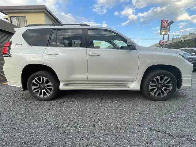 トヨタ ランドクルーザー プラド TX Lパッケージ 千葉県 2022(令4)年 4万km ホワイトパールクリスタルシャイン ワンオーナー/モデリスタフロントエアロ/モデリスタリアエアロ/モデリスタリアスポイラー/モデリスタマフラー/純正19インチアルミホイール/純正9インチナビ/クルーズコントロール/パワーバックドア/プッシュスタート/センターデフロック /ダウンヒルアシスト機能/オートハイビーム/ETC2.0/ヘッドライトウォッシャー/アイドルアップ（寒冷地仕様）/ヒルスタートアシスト/2nd START（雪道・泥道向け）/切替４WD/ドアバイザー/電動格納ミラー/ウィンカーミラー/保証書/取扱説明書、ナビ説明書