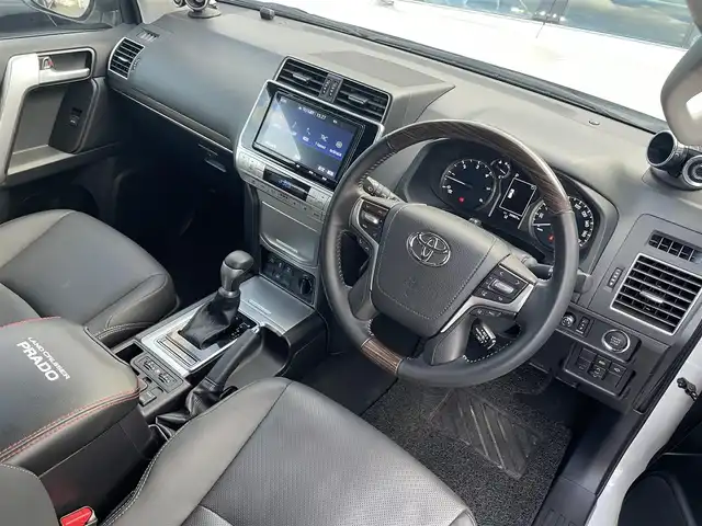 トヨタ ランドクルーザー プラド TX Lパッケージ 千葉県 2022(令4)年 4万km ホワイトパールクリスタルシャイン ワンオーナー/モデリスタフロントエアロ/モデリスタリアエアロ/モデリスタリアスポイラー/モデリスタマフラー/純正19インチアルミホイール/純正9インチナビ/クルーズコントロール/パワーバックドア/プッシュスタート/センターデフロック /ダウンヒルアシスト機能/オートハイビーム/ETC2.0/ヘッドライトウォッシャー/アイドルアップ（寒冷地仕様）/ヒルスタートアシスト/2nd START（雪道・泥道向け）/切替４WD/ドアバイザー/電動格納ミラー/ウィンカーミラー/保証書/取扱説明書、ナビ説明書