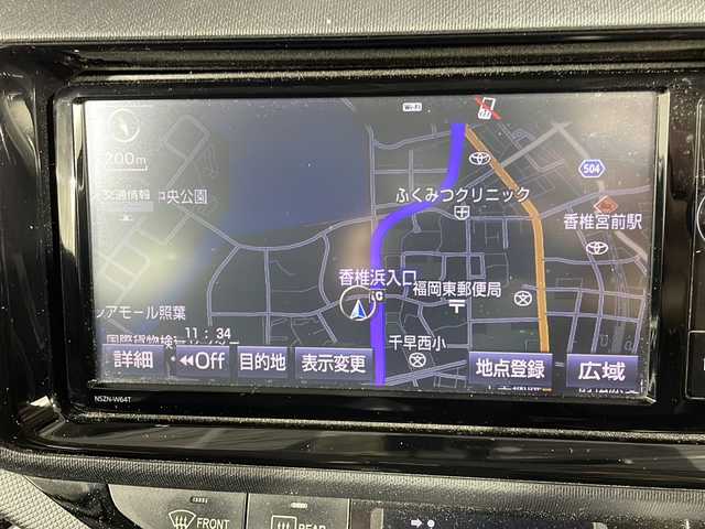 トヨタ アクア X－URBAN 福岡県 2015(平27)年 10.2万km シルバーM ・Bカメラ/・ハーフレザー/・プッシュスタート/・CD/DVD/・フルセグTV/・ETC/・Bluetooth/・ドラレコ/・純正ナビ/・スマートキー/・T-コネクト