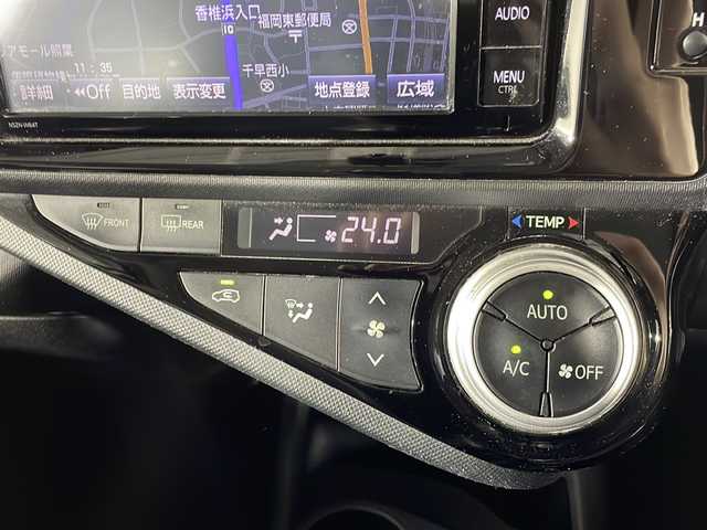 トヨタ アクア X－URBAN 福岡県 2015(平27)年 10.2万km シルバーM ・Bカメラ/・ハーフレザー/・プッシュスタート/・CD/DVD/・フルセグTV/・ETC/・Bluetooth/・ドラレコ/・純正ナビ/・スマートキー/・T-コネクト
