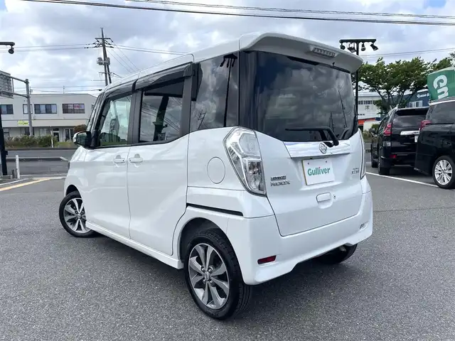日産 デイズ ルークス ハイウェイスターターボ 鳥取県 2014(平26)年 4.8万km ホワイトパール ターボ/純正ナビ／フルセグ／ＣＤ／ＤＶＤ／ＢＴ/アラウンドビューモニター/ＥＴＣ/両側パワースライドドア/キセノンライト/純正アルミホイール/プッシュエンジンスタート/純正エアロパーツ/ウィンカーミラー/フォグランプ/電動格納ミラー/フロアマット/ドアバイザー