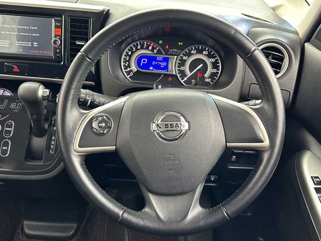 日産 デイズ ルークス ハイウェイスターターボ 愛知県 2014(平26)年 4.8万km ホワイトパール ターボ/純正ナビ／フルセグ／ＣＤ／ＤＶＤ／ＢＴ/アラウンドビューモニター/ＥＴＣ/両側パワースライドドア/キセノンライト/純正アルミホイール/プッシュエンジンスタート/純正エアロパーツ/ウィンカーミラー/フォグランプ/電動格納ミラー/フロアマット/ドアバイザー/取扱説明書/横滑り防止装置/スペアキー1本