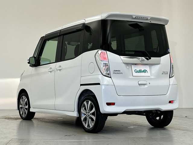 日産 デイズ ルークス ハイウェイスターターボ 愛知県 2014(平26)年 4.8万km ホワイトパール ターボ/純正ナビ／フルセグ／ＣＤ／ＤＶＤ／ＢＴ/アラウンドビューモニター/ＥＴＣ/両側パワースライドドア/キセノンライト/純正アルミホイール/プッシュエンジンスタート/純正エアロパーツ/ウィンカーミラー/フォグランプ/電動格納ミラー/フロアマット/ドアバイザー/取扱説明書/横滑り防止装置/スペアキー1本