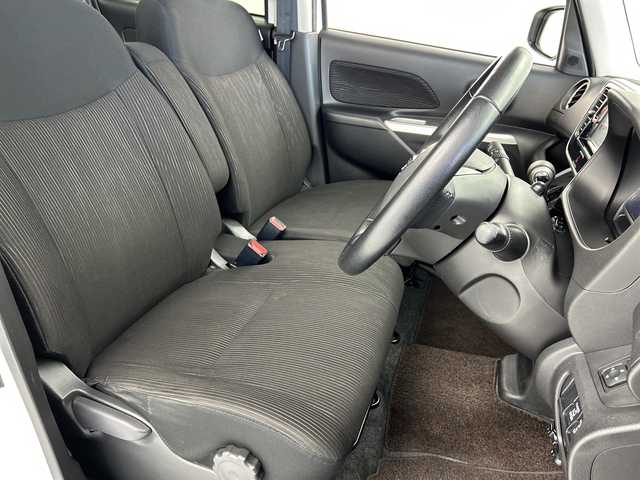 日産 デイズ ルークス ハイウェイスターターボ 愛知県 2014(平26)年 4.8万km ホワイトパール ターボ/純正ナビ／フルセグ／ＣＤ／ＤＶＤ／ＢＴ/アラウンドビューモニター/ＥＴＣ/両側パワースライドドア/キセノンライト/純正アルミホイール/プッシュエンジンスタート/純正エアロパーツ/ウィンカーミラー/フォグランプ/電動格納ミラー/フロアマット/ドアバイザー/取扱説明書/横滑り防止装置/スペアキー1本