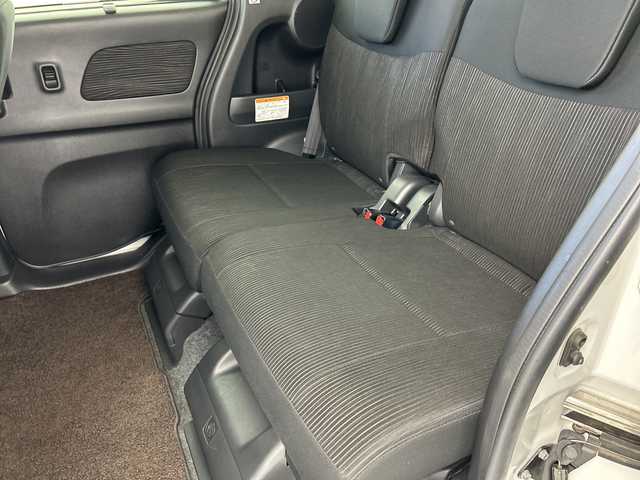 日産 デイズ ルークス ハイウェイスターターボ 愛知県 2014(平26)年 4.8万km ホワイトパール ターボ/純正ナビ／フルセグ／ＣＤ／ＤＶＤ／ＢＴ/アラウンドビューモニター/ＥＴＣ/両側パワースライドドア/キセノンライト/純正アルミホイール/プッシュエンジンスタート/純正エアロパーツ/ウィンカーミラー/フォグランプ/電動格納ミラー/フロアマット/ドアバイザー/取扱説明書/横滑り防止装置/スペアキー1本