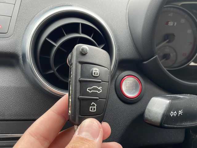 アウディ Ｓ１ 富山県 2016(平28)年 5.9万km スクーバブルーメタリック 4WD/純正ナビ/ドライブレコーダー(前後)/ETC/シートヒーター(前席)/ステアリングスイッチ/クリアランスリナー/横滑り防止/ドライブセレクト/純正フロアマット/オートライト/電格ミラー