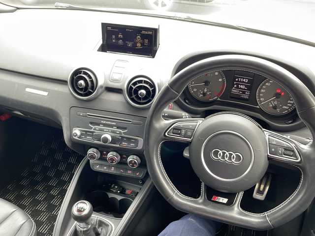 アウディ Ｓ１ 富山県 2016(平28)年 5.9万km スクーバブルーメタリック 4WD/純正ナビ/ドライブレコーダー(前後)/ETC/シートヒーター(前席)/ステアリングスイッチ/クリアランスリナー/横滑り防止/ドライブセレクト/純正フロアマット/オートライト/電格ミラー