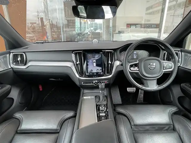 ボルボ Ｖ６０ クロスカントリー T5 AWD プロ 鹿児島県 2019(令1)年 4.6万km 黒 禁煙車/ワンオーナー/パノラマルーフ/純正ナビ/フルセグ/全周囲カメラ/純正19インチアルミホイール/レザーシート/パワーバックドア/ヘッドアップディスプレイ