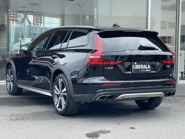 ボルボ Ｖ６０ クロスカントリー T5 AWD プロ 鹿児島県 2019(令1)年 4.6万km 黒 禁煙車/ワンオーナー/パノラマルーフ/純正ナビ/フルセグ/全周囲カメラ/純正19インチアルミホイール/レザーシート/パワーバックドア/ヘッドアップディスプレイ