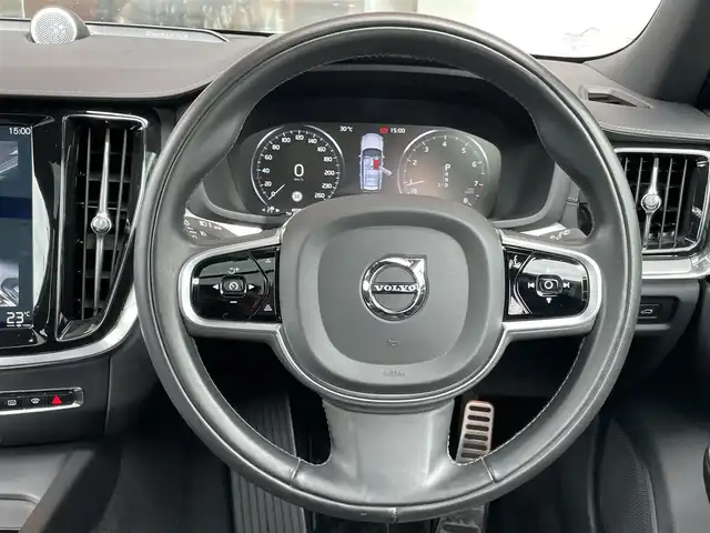 ボルボ Ｖ６０ クロスカントリー T5 AWD プロ 鹿児島県 2019(令1)年 4.6万km 黒 禁煙車/ワンオーナー/パノラマルーフ/純正ナビ/フルセグ/全周囲カメラ/純正19インチアルミホイール/レザーシート/パワーバックドア/ヘッドアップディスプレイ