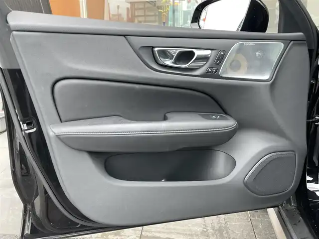 ボルボ Ｖ６０ クロスカントリー T5 AWD プロ 鹿児島県 2019(令1)年 4.6万km 黒 禁煙車/ワンオーナー/パノラマルーフ/純正ナビ/フルセグ/全周囲カメラ/純正19インチアルミホイール/レザーシート/パワーバックドア/ヘッドアップディスプレイ
