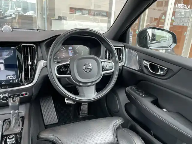ボルボ Ｖ６０ クロスカントリー T5 AWD プロ 鹿児島県 2019(令1)年 4.6万km 黒 禁煙車/ワンオーナー/パノラマルーフ/純正ナビ/フルセグ/全周囲カメラ/純正19インチアルミホイール/レザーシート/パワーバックドア/ヘッドアップディスプレイ