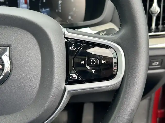 ボルボ Ｓ６０ T5 インスクリプション 愛知県 2020(令2)年 4.9万km ワイン 純正ナビ/TV/BT/USB/ハーマンカードンサウンドシステム/全方位カメラ/ETC/純正18インチAW/パーキングアシスト/クルーズコントロール/クリアランスソナー /ブラインドスポットモニター/ヘッドアップディスプレイ/前後ドライブレコーダー/黒レザーシート/前席メモリー付きパワーシート/前席シートヒーター /エアシート/アクティブベンディングライト/フロアマット