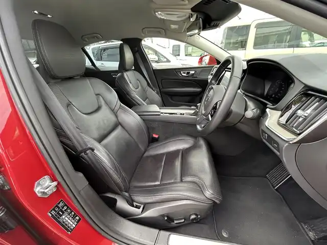 ボルボ Ｓ６０ T5 インスクリプション 愛知県 2020(令2)年 4.9万km ワイン 純正ナビ/TV/BT/USB/ハーマンカードンサウンドシステム/全方位カメラ/ETC/純正18インチAW/パーキングアシスト/クルーズコントロール/クリアランスソナー /ブラインドスポットモニター/ヘッドアップディスプレイ/前後ドライブレコーダー/黒レザーシート/前席メモリー付きパワーシート/前席シートヒーター /エアシート/アクティブベンディングライト/フロアマット